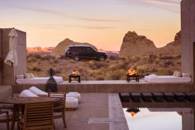 2016-range-rover-svautobiography-side-rear-view-in-amangiri